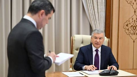 Шавкату Мирзиёеву представлен отчет о работе по повышению эффективности коммуникации госорганов с населением