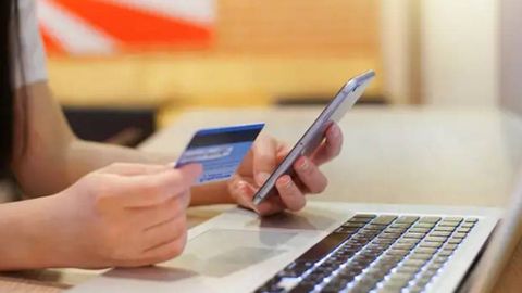 Ўзбекистонда болаларга банк карталарини очишда муаммолар юзага келаётганига муносабат билдирилди