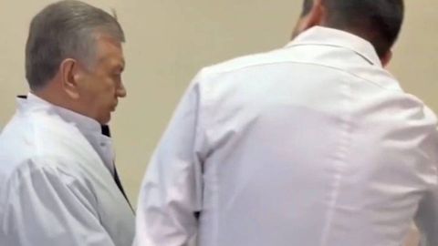 Шавкат Мирзиёев навестил пострадавших при взрыве в Гулистане (видео)