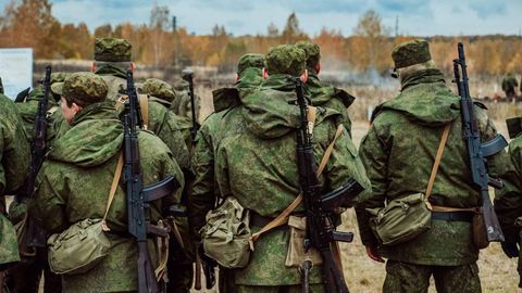 Россия могла потерять 1 процент мужского населения из-за войны в Украине — The Economist