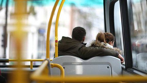 Toshkentda avtobusda voyaga yetmagan qizga shilqimlik qilgan erkak 5 sutkaga qamaldi