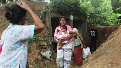 Таиланд Камбоджа билан зиддият кескинлашгани сабабли 600 дан ортиқ мактабни ёпди