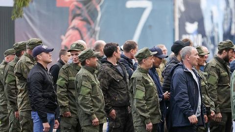 Medvedev urushga borish uchun 430 ming kishi shartnoma tuzganini aytdi