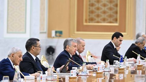 Шавкат Мирзиёев выступил на Международном форуме в Ашхабаде