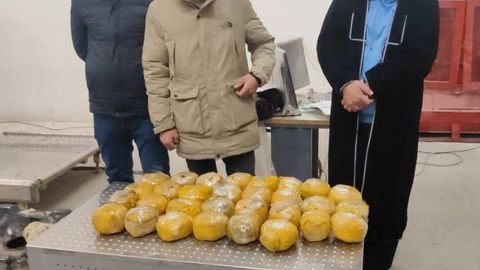 Тошкент вилоятида машина бензин бакида 30 килодан кўпроқ опий олиб кетаётган шахс ушланди