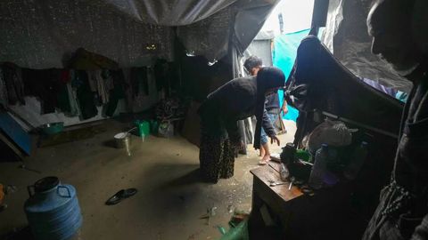 “Қизларим совқотиб турганини кўриб, ўлиб кетганим яхшироқмиди, деб ўйлаб қоламан”. Урушдан силласи қуриган ғазоликлар навбатдаги муаммо билан юзлашмоқда