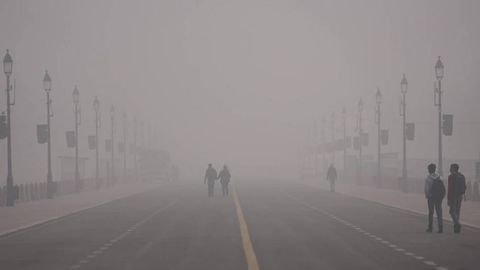 Dehlida zaharli havo sabab darslar onlaynga o‘tkazildi, qurilishlar to‘xtatildi