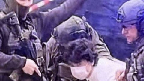 Россиядаги мактабда 15 ёшли бола ўқувчиларга пичоқ билан ҳужум қилди