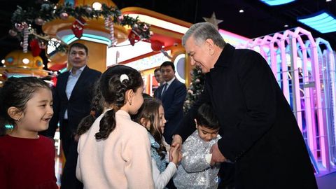 Шавкат Мирзиёев посетил торговый и бизнес-центр «Юнусобод галереяси»