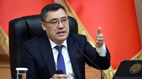“Қирғизистон ташқи қарзини бир кунда тўлаши мумкин” — Садир Жапаров