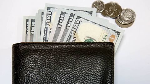 Ўзбекистонда доллар курси кетма-кет учинчи кун тушди