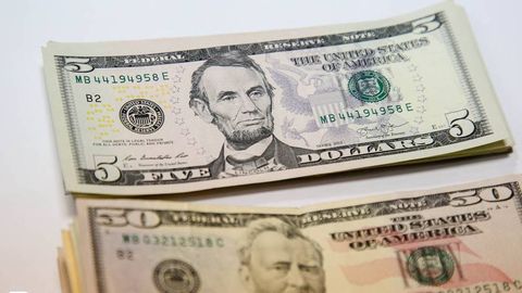 O‘zbekistonda dollar kursi 12 ming so‘mdan tushdi