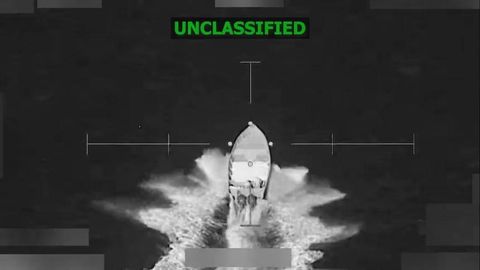 АҚШ Тинч океанида иккита қайиққа зарба берди: беш киши ҳалок бўлди (видео)