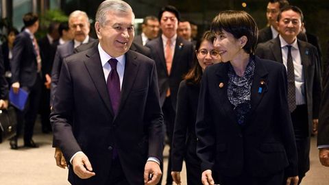 Tokiodagi “Kantey” qarorgohida Shavkat Mirziyoyev tashrifi sharafiga Yaponiya bosh vaziri nomidan qabul marosimi tashkil etildi