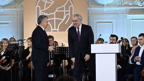 Шавкату Мирзиёеву вручена Международная премия мира имени Льва Толстого