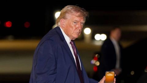 Трамп 29 та давлатдаги элчиларини ишдан четлаштиради