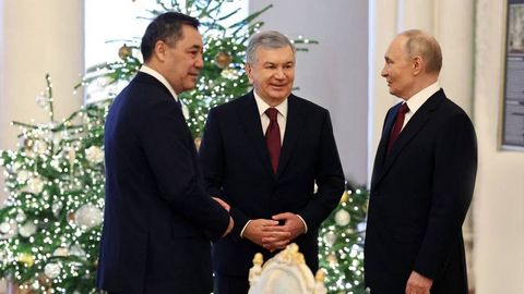 Шавкат Мирзиёев ҳамда МДҲга аъзо давлатлар раҳбарлари “Эрмитаж” музейи билан танишди