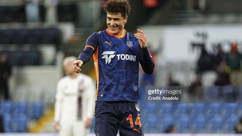 Nuri Shahin: “Shomurodov — sifatli futbolchi. Tarkibda shunday hujumchi borligi bilan klubni tabriklayman”