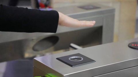 На 29 станциях Ташкентского метро внедрена система оплаты проезда по ладони