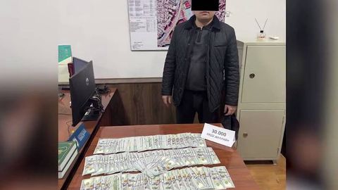 В Хорезме задержан сотрудник ОВД, получивший взятку в 30 тысяч долларов