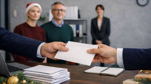 Янги йил муносабати билан байрам мукофотини бериш мажбурийми?