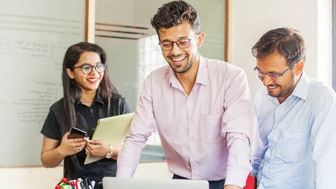 Рынок труда Индии в 2025 году вырос благодаря женщинам, новичкам и малым городам