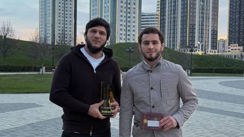 Razambek Jamalov Chechenistonda mukofotlandi 