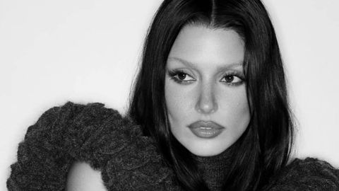 “У соғ эмас”: Ҳанде Эрчел ўта озиб кетгани учун мухлисларини хавотирга қўйди