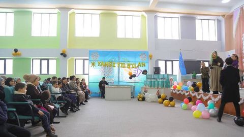 АНОРБАНК Бўстонлиқ туманидаги 168-мактаб-интернат тарбияланувчиларини табриклади