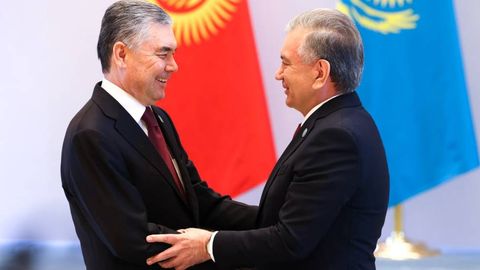 Shavkat Mirziyoyev va Gurbanguli Berdimuhamedov telefon orqali muloqot qildi