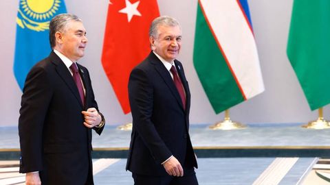 Шавкат Мирзиёев провел телефонный разговор с Гурбангулы Бердымухамедовым