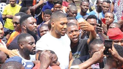 Entoni Joshua Nigeriyada YTHga uchradi (video)