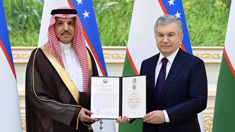 Uzbekistan’s president awards Order of “Dustlik” to Saudi ambassador