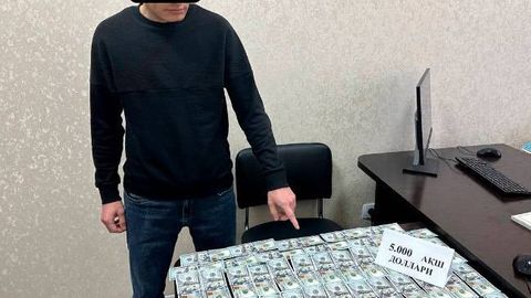 В Ташкентской области сотрудник кадастровой службы задержан за взятку в 5000 долларов