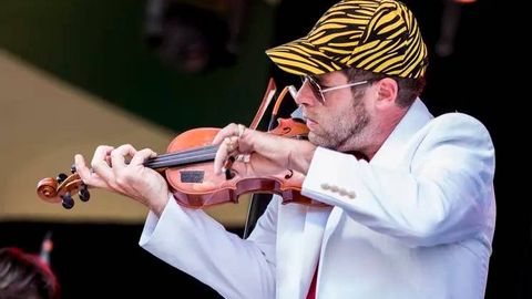 Канадалик мусиқачи сунъий интеллектнинг ёлғон айбловлари туфайли ишдан бўшатилди