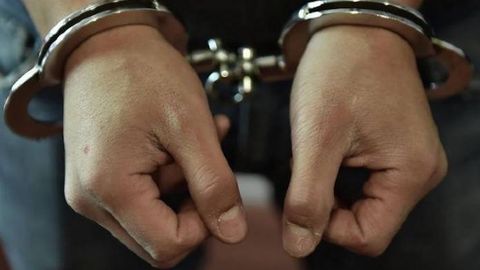 Қашқадарёда бир йилдан буён қўшни аёлга шилқимлик қилиб келган эркак қамалди