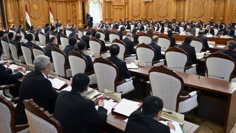 Чорва ва уйдан тортиб илмий даромадларгача: Тожикистонда декларация қиладиган амалдорлар рўйхати кенгайтирилди