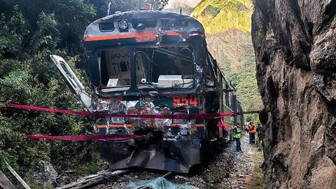 Peruda qarama-qarshi kelayotgan poyezdlar to‘qnashib ketdi (video)