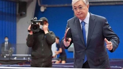 “Mirziyoyev ham zalda shug‘ullanadi”: Qozog‘iston prezidenti hamkasblarining jismoniy holatiga baho berdi