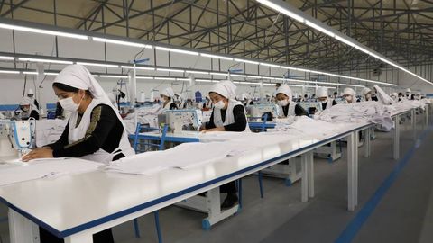 Ўзбекистонда кийим ишлаб чиқаришда етакчи ҳудуд маълум қилинди