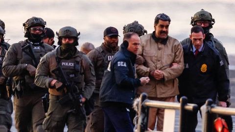 “Мен ўзимни ҳарбий асир деб ҳисоблайман” — Мадуро судда айбловларни тан олмади