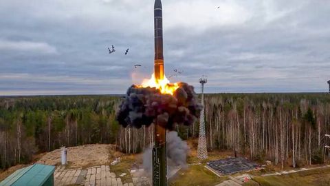 Россия депутатлари “Орешник” билан Европага зарба беришга чақирди