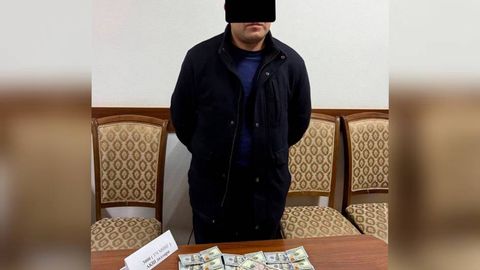 В Ташкенте при получении 3000 долларов задержан сотрудник хокимията
