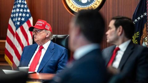 Tramp Eronga zarba berish variantlarini koʻrib chiqmoqda