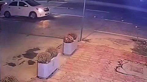 Jizzaxda yo‘ldan o‘tayotgan qiz avtomobil urib yuborishidan vafot etdi