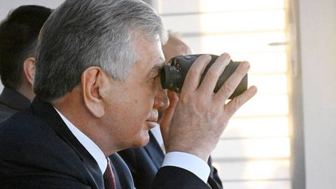 Президент Мудофаа вазирлиги қўшинларининг комплекс ҳарбий машқларини кузатди