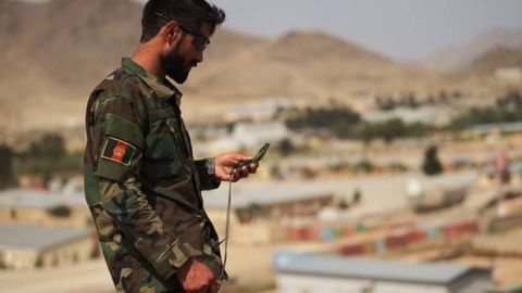 “Tolibon” xavfsizlik xodimlaridan smartfonlarni yig‘ib olishni boshladi