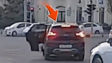 Тошкентда ҳаракатланиб кетаётган автомобилдан 2 ёшли бола тушиб кетди (видео)