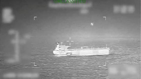 АҚШ Венесуэлага тегишли “Вероника” танкерини қўлга олди (видео)