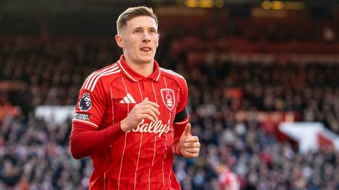 “Manchester Siti” Elliot Anderson uchun kurashga kirdi